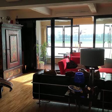 Grosszuegiges Zimmer Mit Badezimmer In Rheinwohnung Köln Ngoại thất bức ảnh