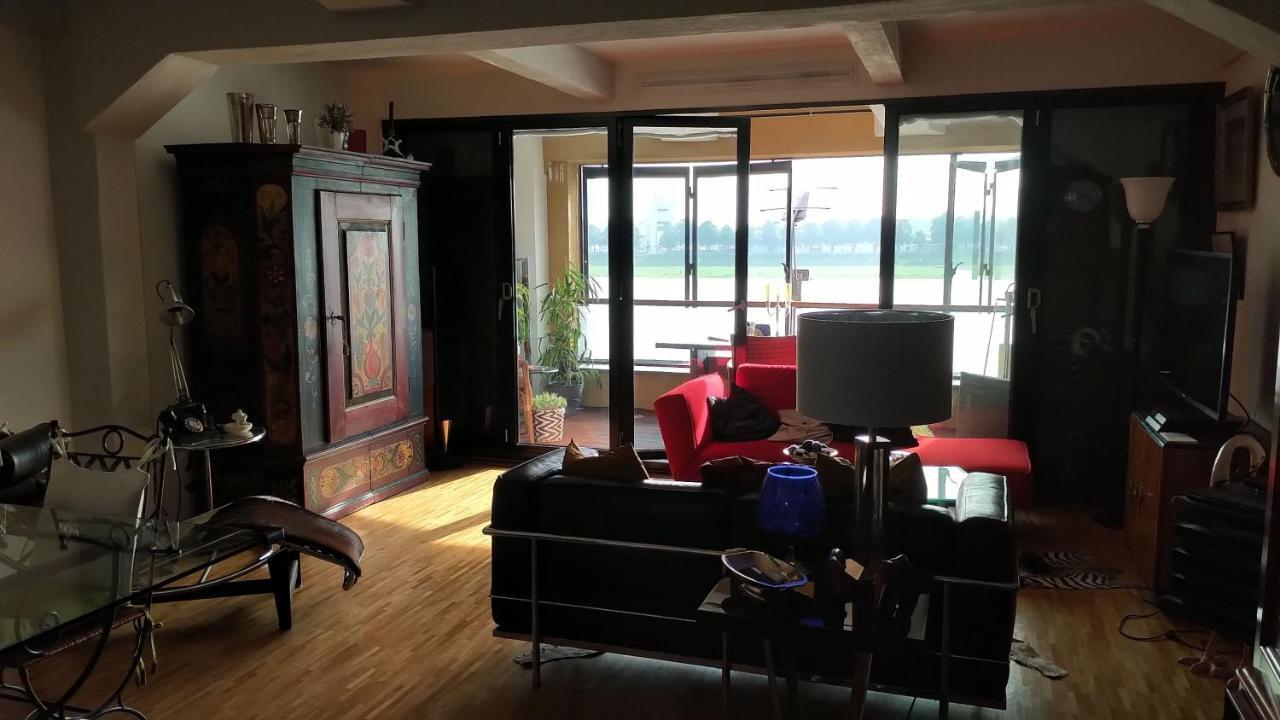 Grosszuegiges Zimmer Mit Badezimmer In Rheinwohnung Köln Ngoại thất bức ảnh