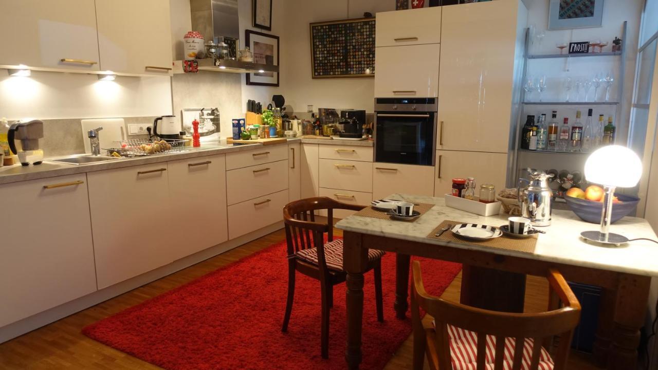 Grosszuegiges Zimmer Mit Badezimmer In Rheinwohnung Köln Ngoại thất bức ảnh